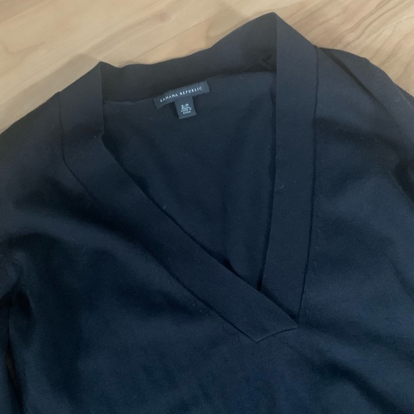 Classic Black V-Neck Sweater: Banana Republic - Picture 3 of 11